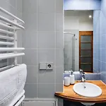 Apartment Charming & Quiet Retreat In Historic Old Town Riga