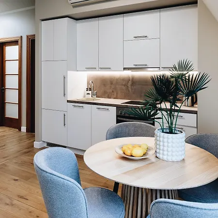 Charming & Quiet Retreat In Historic Old Town