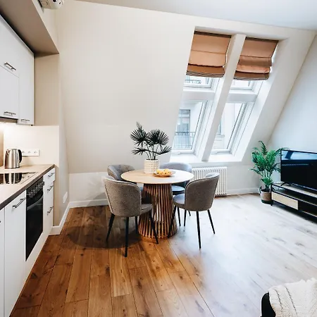 Апартаменты Charming & Quiet Retreat In Historic Old Town