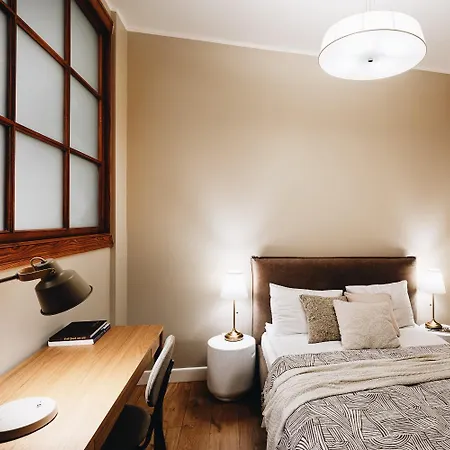 Charming & Quiet Retreat In Historic Old Town *