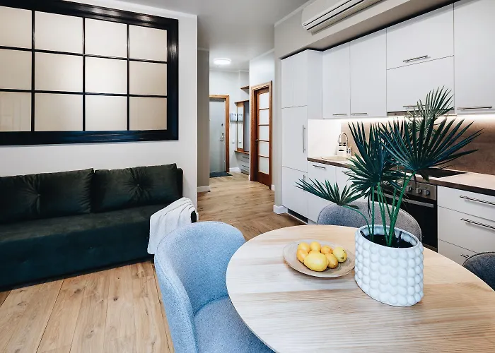 Charming & Quiet Retreat In Historic Old Town *