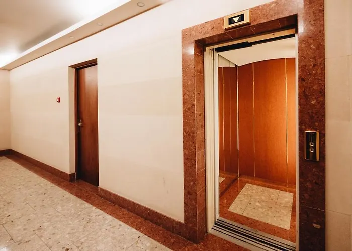 Charming & Quiet Retreat In Historic Old Town