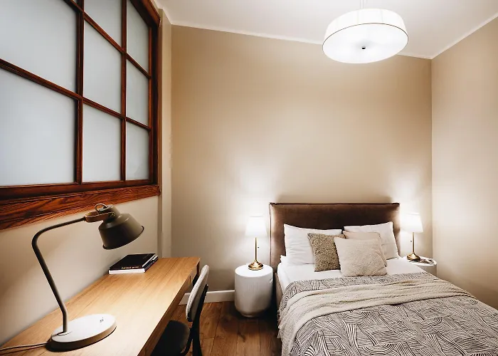 Charming & Quiet Retreat In Historic Old Town *