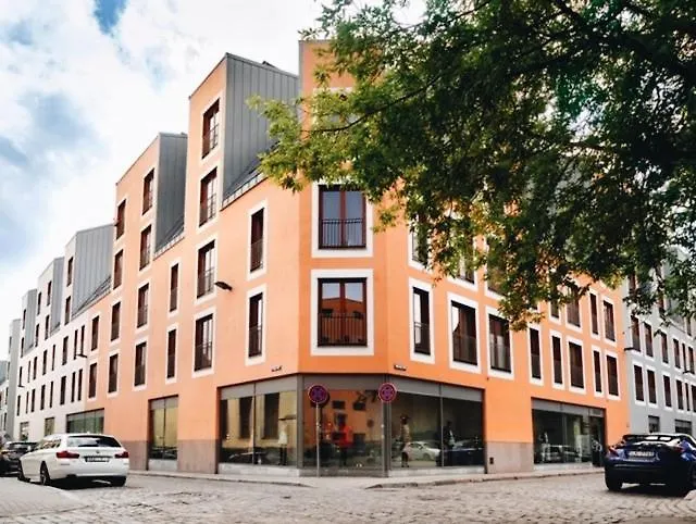 Charming & Quiet Retreat In Historic Old Town *